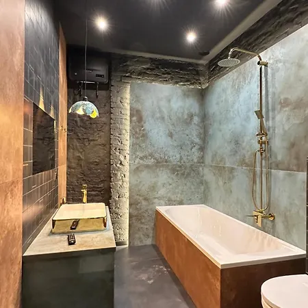 Darkhouse Caesar Apartment